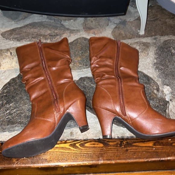 Scrunched Belted Mid calf Heeled Boots - Picture 8 of 9